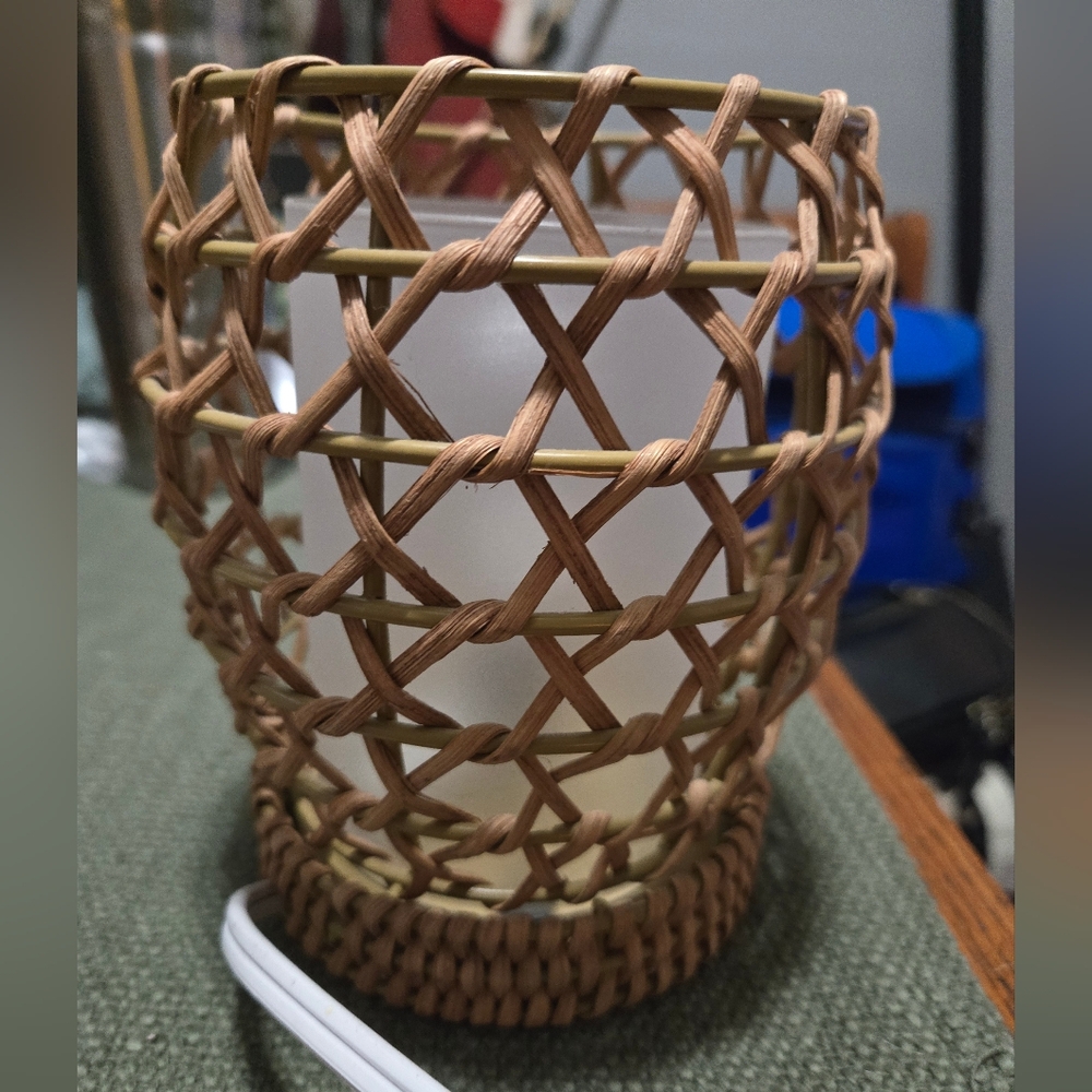 Woven Rattan Table Lamp. Comes W Bulb. 4ft Cord. - Picture 2 of 6